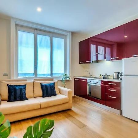 Duomo 15 Min Walk - Luxury Flat, Netflix And Wi-fi アパート